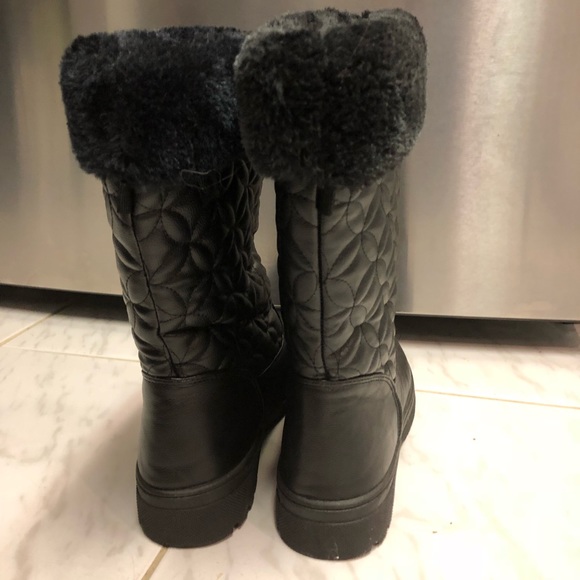 🎉SALE🎉Black Boots with Faux Fur - Picture 4 of 8